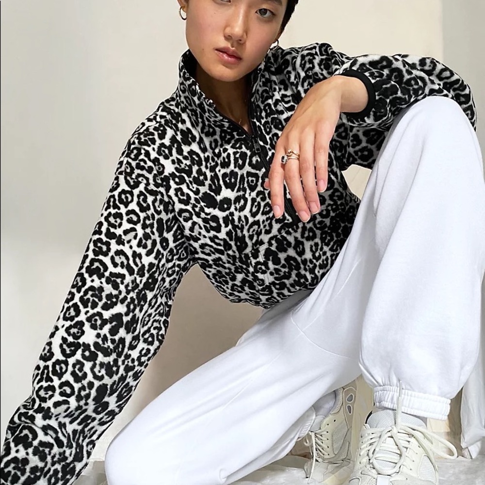 Aritzia TNA Polar 1/2 Zip Sweater 💗